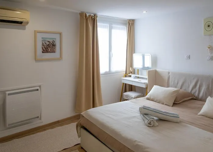 La Demeure Du Soleil T2 Cosy, Clim,wifi, Castillet 15 Min, Parking Facile شقة *